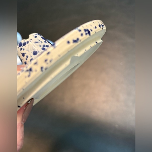 VTG blue&white speckled stoneware cheese/butter crock w: wire bail handle&lid - Picture 9 of 12